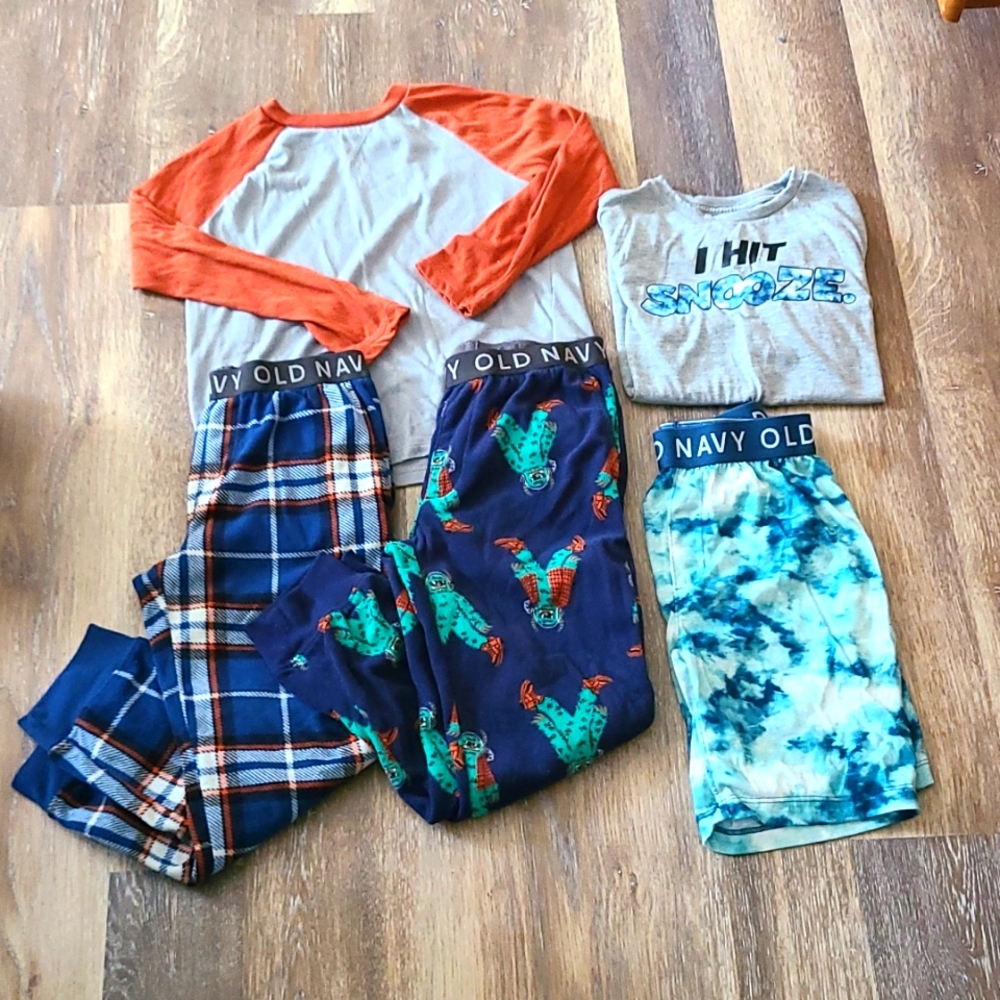 Boys Old Navy pajama sets